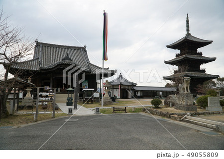 【中国三十三観音霊場】第二番 餘慶寺の本堂と三重塔 岡山県瀬戸内市 【中国三十三観音霊場】第二番 餘慶寺の本堂と三重塔 岡山県瀬戸内市 49055809