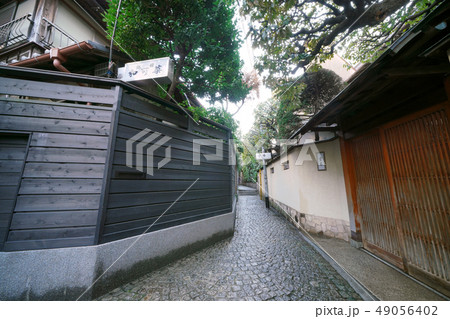 日本の東京都市景観 神楽坂の裏路地 日本の東京都市景観 神楽坂の裏路地 49056402
