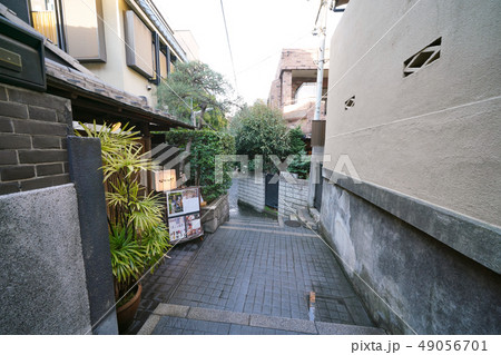 日本の東京都市景観 神楽坂の裏路地 日本の東京都市景観 神楽坂の裏路地 49056701