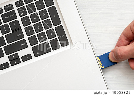 Inserting SD card Inserting SD card 49058325
