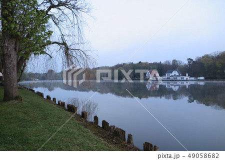 ベルギーのジェンバル湖(Genval of lake in Belgium)  49058682