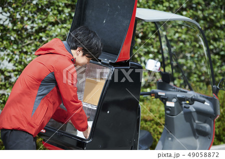 バイク便 デリバリー 配達員 バイク便 デリバリー 配達員 49058872