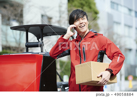 バイク便　デリバリー　配達員 49058884