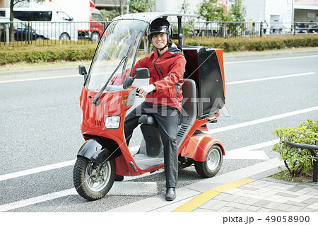 バイク便　デリバリー　配達員 49058900