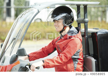 バイク便 デリバリー 配達員 バイク便 デリバリー 配達員 49058905