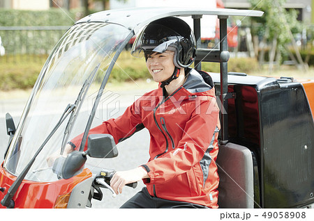 バイク便　デリバリー　配達員 49058908