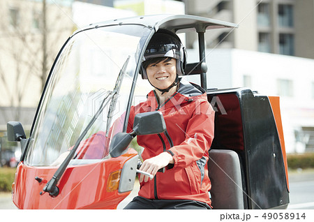 バイク便　デリバリー　配達員 49058914