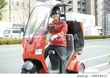 バイク便 デリバリー 配達員 バイク便 デリバリー 配達員 49058917