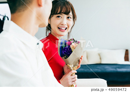 カップル プレゼント 花 記念日 49059472