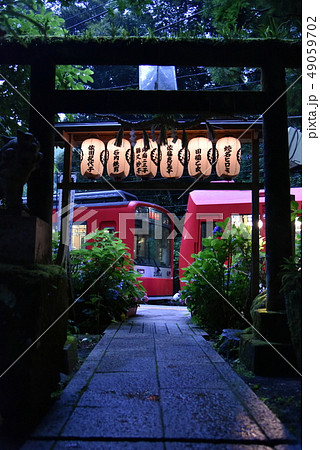 鳥居のある風景 49059702