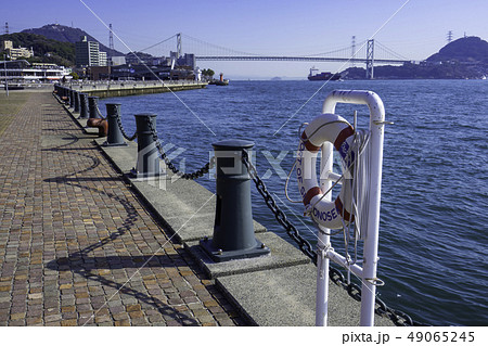 山口　下関　関門海峡　あるかぽーとからの関門橋 49065245