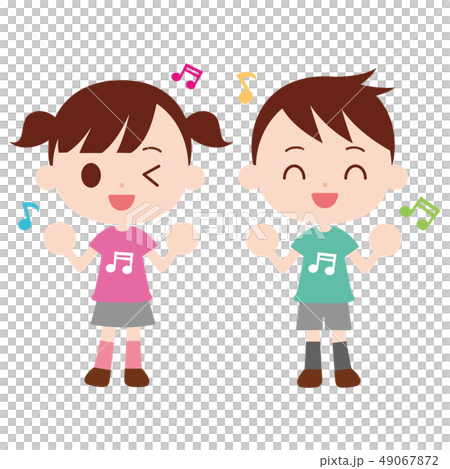 歌って踊る子供達 お揃いの音符柄tシャツのイラスト素材