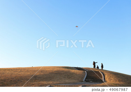 凧上げ 49067987