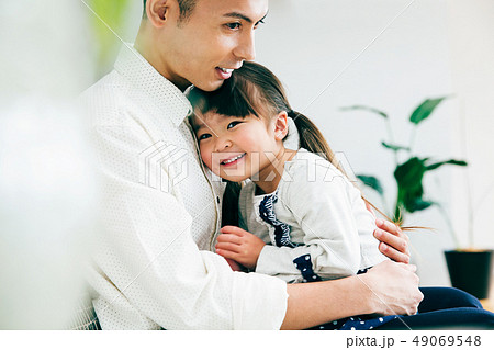パパっ子 子育て 育児 イクメン パパ 娘 49069548