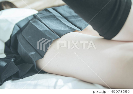 ベッド上　女性 49078596
