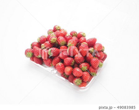 ケースに入った小粒いちご ケースに入った小粒いちご 49083985