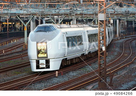 尾久車両センターから上野へ回送される651系 尾久車両センターから上野へ回送される651系 49084266