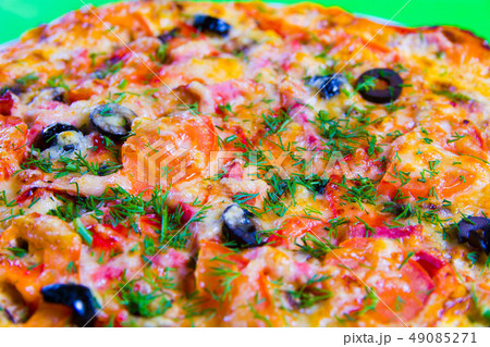 hot tasty fresh pizza on a plate close-up. green background hot tasty fresh pizza on a plate close-up. green background 49085271