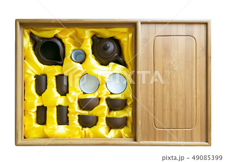 Chinese tea set in a wooden box, isolat Chinese tea set in a wooden box, isolat 49085399
