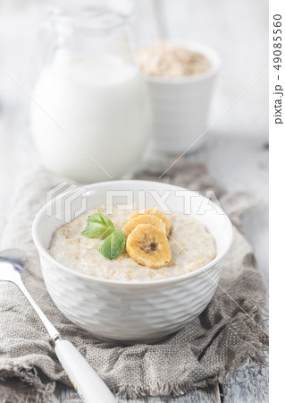 Bowl of oatmeal porridge 49085560