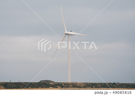 The theme is net power generation and environmental protection. A number of wind blades, wind power The theme is net power generation and environmental protection. A number of wind blades, wind power 49085816