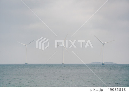 The theme is net power generation and environmental protection. A number of wind blades, wind power The theme is net power generation and environmental protection. A number of wind blades, wind power 49085818