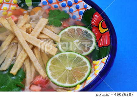 ソパ・デ・リマ sopa de lima (メキシコ料理) ソパ・デ・リマ sopa de lima (メキシコ料理) 49086387