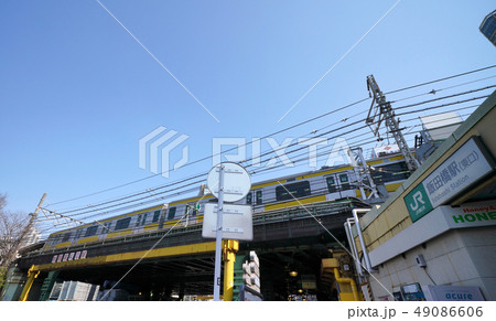 日本の東京都市景観　飯田橋駅などを望む 49086606