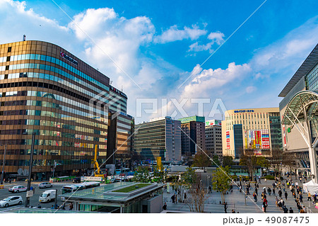 青空と博多駅前（福岡の都市風景） 49087475