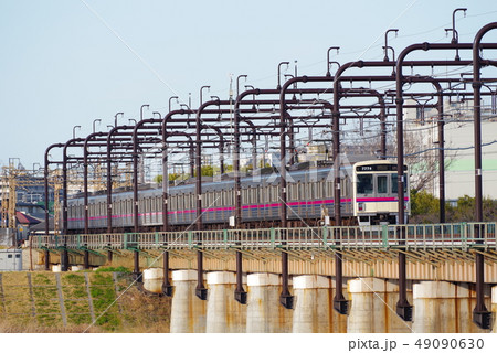 聖蹟桜ヶ丘より望む多摩川橋梁を通過する京王線 49090630