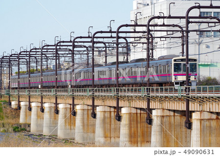 聖蹟桜ヶ丘より望む多摩川橋梁を通過する京王線 49090631