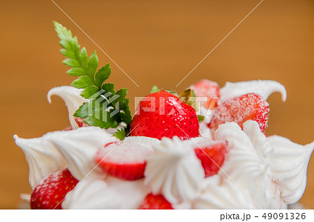誕生日ケーキ、ストロベリーケーキ、バースデーケーキ、クリームケーキ 誕生日ケーキ、ストロベリーケーキ、バースデーケーキ、クリームケーキ 49091326