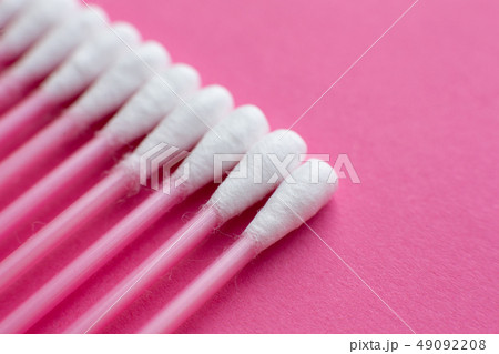 Closeup view from above on cotton buds laid in a 49092208