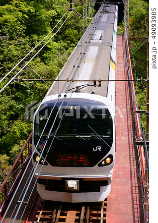 鉄橋を渡るE257系・特急かいじ 49093905