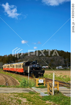 千葉県 小湊鉄道 トロッコ列車と踏切 上総鶴舞駅 千葉県 小湊鉄道 トロッコ列車と踏切 上総鶴舞駅 49094380