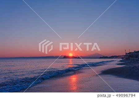 夕日珍景（花粉光輪と江の島） 49096794
