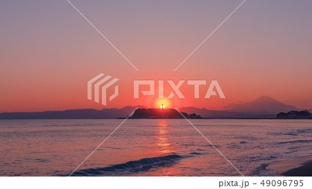 夕日珍景（花粉光輪と江の島） 49096795