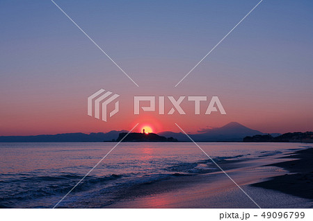 夕日珍景(花粉光輪と江の島) 夕日珍景(花粉光輪と江の島) 49096799