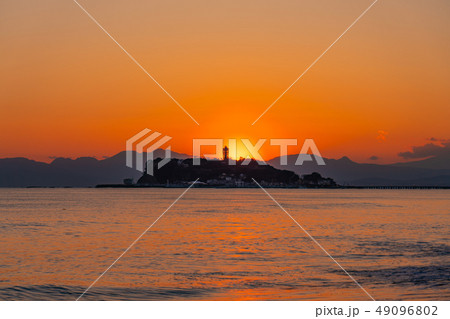 夕日珍景(花粉光輪と江の島) 夕日珍景(花粉光輪と江の島) 49096802
