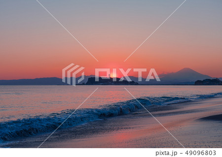 夕日珍景（花粉光輪と江の島） 49096803