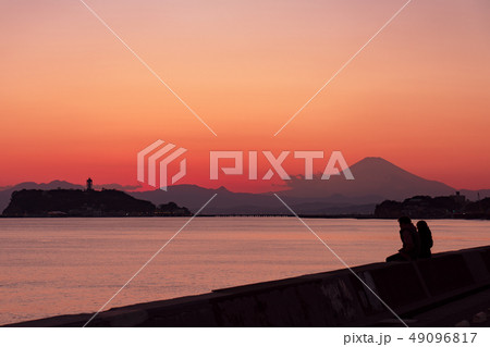 七里ガ浜の夕景 七里ガ浜の夕景 49096817