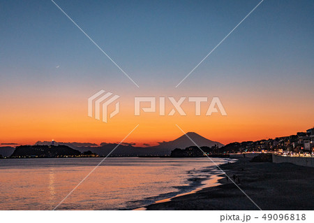 七里ガ浜の夕景 七里ガ浜の夕景 49096818