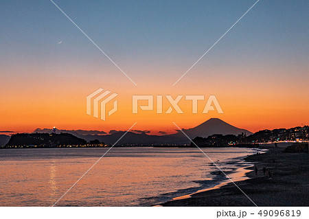 七里ガ浜の夕景 七里ガ浜の夕景 49096819