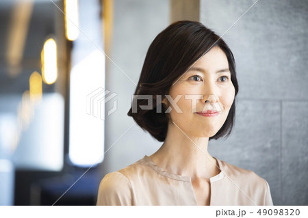 50代女性 50代女性 49098320