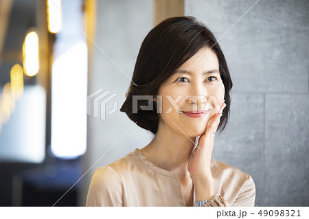 50代女性 50代女性 49098321