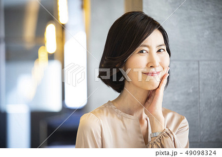 50代女性 50代女性 49098324