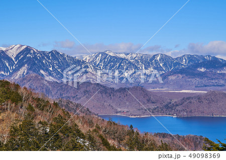 日光 半月峠から半月山に向かう登山道から北側の眺望(白根山等) 日光 半月峠から半月山に向かう登山道から北側の眺望(白根山等) 49098369
