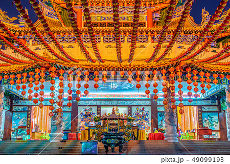 Thean Hou temple at night 49099193