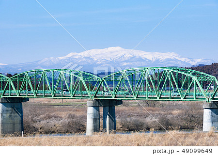 北上川の錦桜橋と栗駒山 北上川の錦桜橋と栗駒山 49099649
