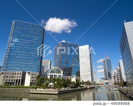 芝浦の運河と高層ビル 49099988